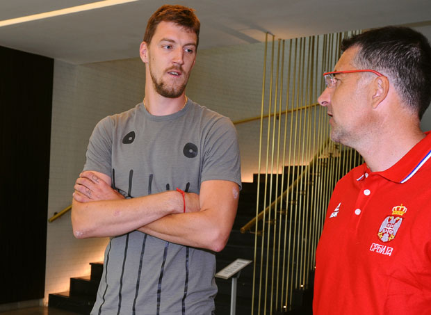 ОГЊЕН НИЈЕ ЖИВОТНО УГРОЖЕН: Тим специјалиста планира да Кузмића ускоро пробуди из индуковане коме