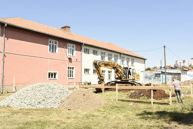 Положен камен темељац за доградњу ОШ Краљ Милутин у Грачаници