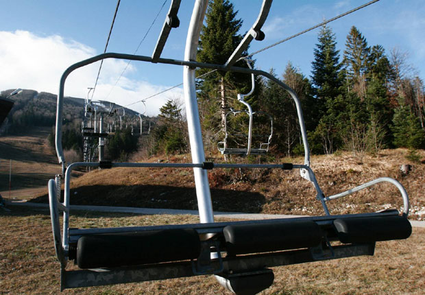 Бјелашница: Због нестанка струје туристи сат времена висили у ски лифту