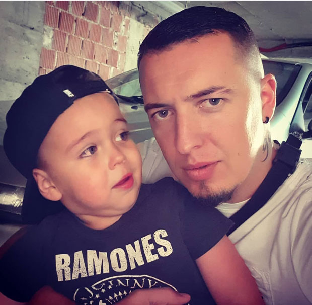 КАКАВ ОТАЦ, ТАКАВ СИН: Певач Амар Гиле ужива са наследником (ФОТО)