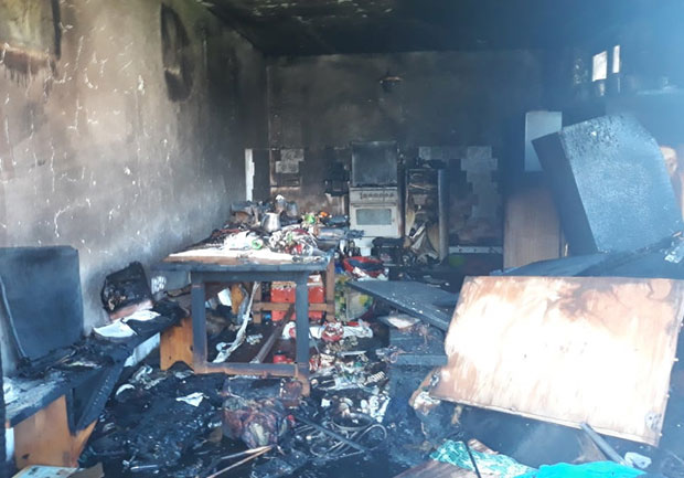 ПОЖАР У ЧАЧАНСКОМ НАСЕЉУ АТЕНИЦА: Тешко повређен мушкарац