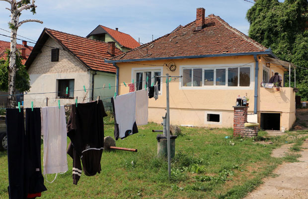 Хапшење у Смедереву: Српом избо бившу супругу пред децом  (ВИДЕО)