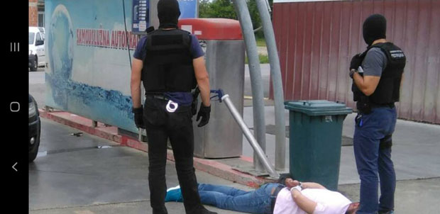 АКЦИЈА ЈУГ 1: Ухапшени дилери, заплењен килограм хероина (ВИДЕО)