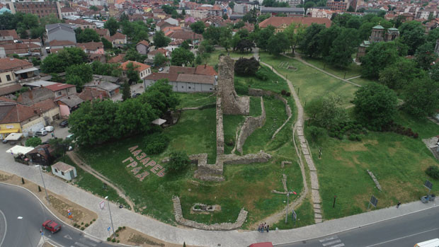 Подижу бедеме Лазареве куле
