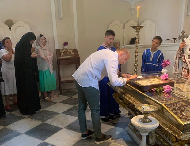 ПОДРШКА ВЕРНИКА СПЦ У ЦРНОЈ ГОРИ: И Прлаиновић за одбрану