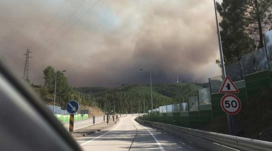 ПОЖАРИ БЕСНЕ ПОРТУГАЛОМ: Више од 1.000 ватрогасаца у борби са ватром, прикључила се и војска