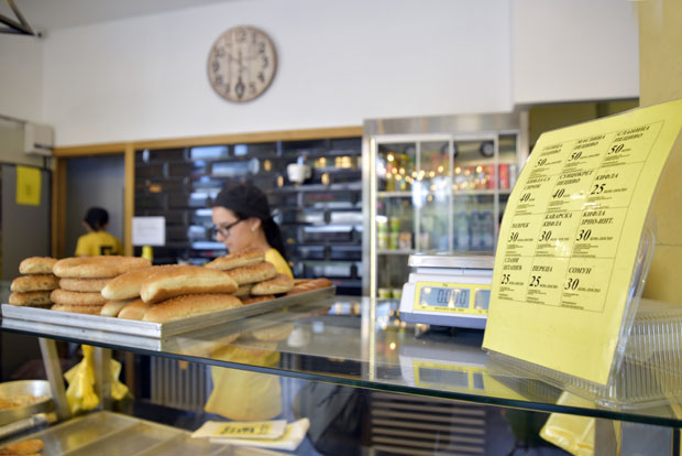 КИФЛА СКОРО КАО ХЛЕБ: Пекари добро зарађују од специјалитета