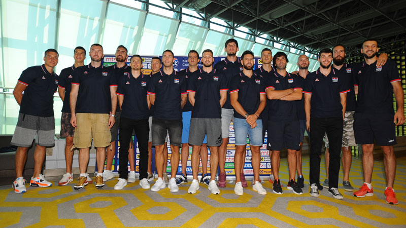 Кошаркаши Србије посетили етно село Рајски конаци