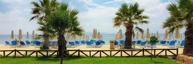 Бајковита Атинска ривијера и Лутраки