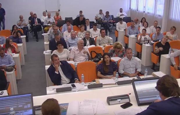 НОВА КРИЗА У БУДВИ: Јавни интерес мимо дневног реда