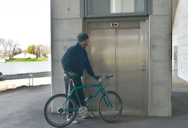 Секретаријат ће газдовати и јавним лифтовима