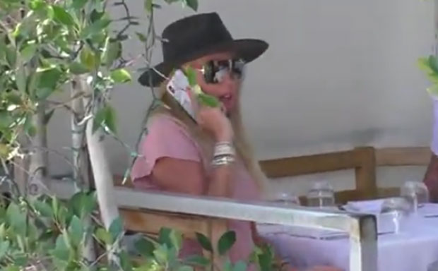 ЋЕРКА НАЈБОГАТИЈЕ СРПКИЊЕ СЕ УДАЈЕ ЗА ПРОДАВЦА ПОЛОВНИХ АУТОМОБИЛА: Из сиромашне породице, мајка му је обична козметичарка