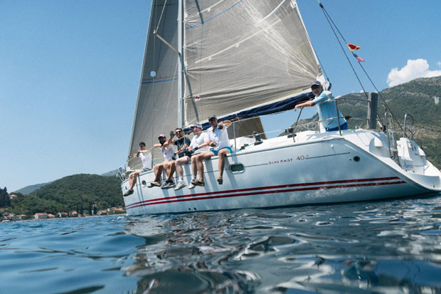 Лазар Ристовски са породицом плови дуж црногорског приморја