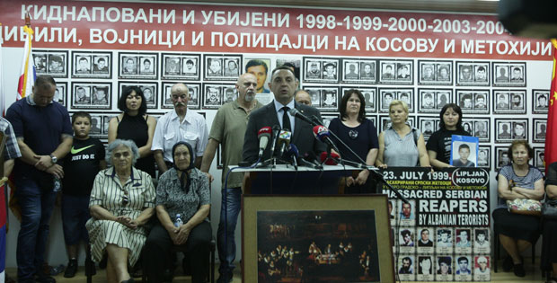 Вулин апелује на Хаг да поново отвори истрагу о масакрима над Србима на Косову