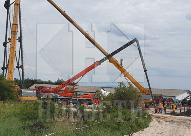 Пукла дизалица од 40 тона (ФОТО)