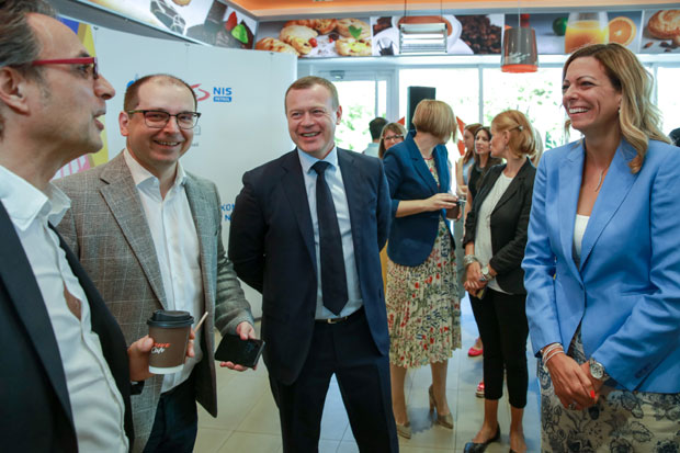 НИС И MASTERCARD: Подизање готовине и на пумпама