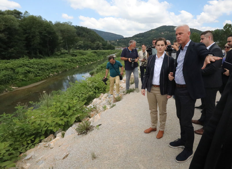 ПРЕМИЈЕРКА У ЛУЧАНИМА: Безбедан живот уз бедем