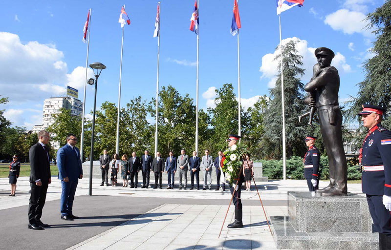 Стефановић и Маринов одали почаст погинулим припадницима МУП