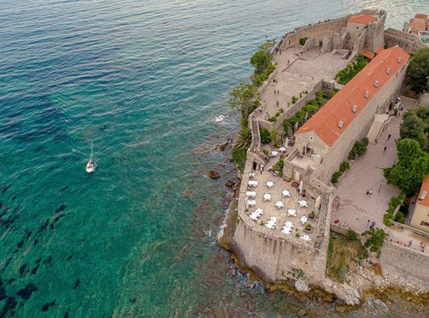 Вратите Цитаделу глумцима