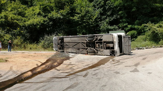 НЕСРЕЋА КОД ВРАЊА: У удесу повређена 23 војника (ФОТО + ВИДЕО)