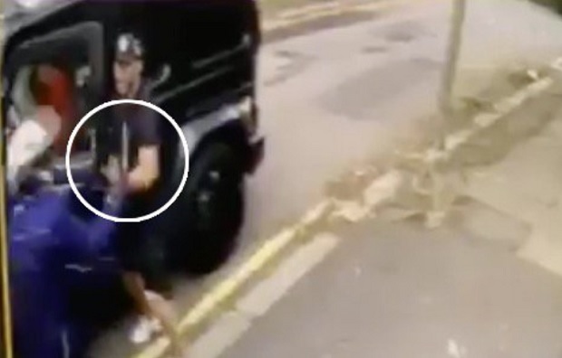 ОЗИЛ НАПАДНУТ НОЖЕМ: Колашинац га спасавао (ВИДЕО)