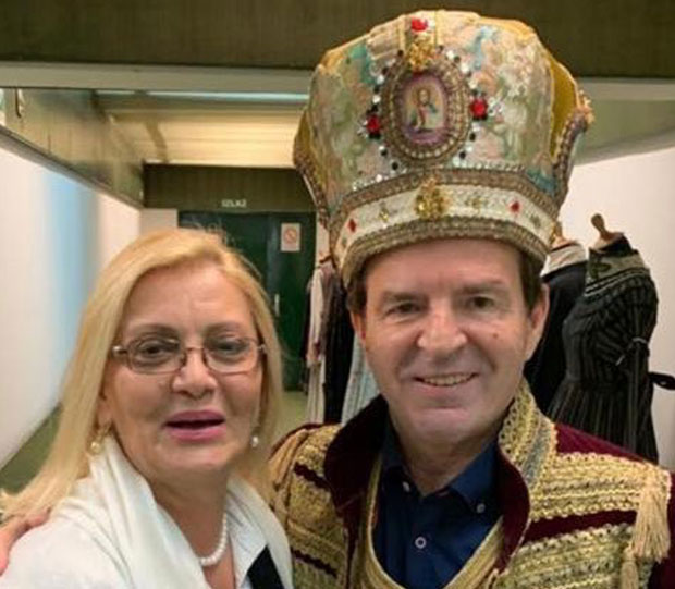 ШПИЈУНКА: Богољуб Карић ставио круну Немањића