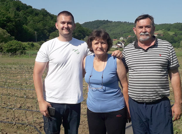 Несвакидашњи подухват: Преселили 3.000 садница воћа 