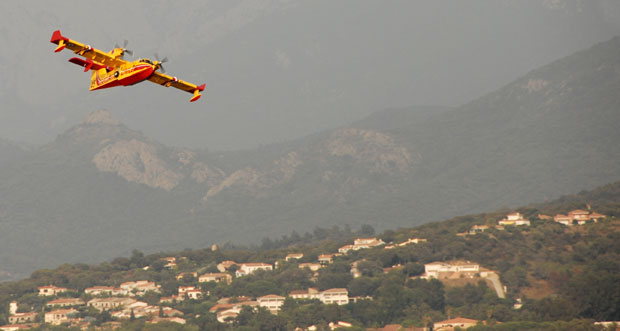 КОД ШИБЕНИКА ИЗБИО ВЕЛИ ПОЖАР: Велики пожар код Шибеника, затворен аутопут