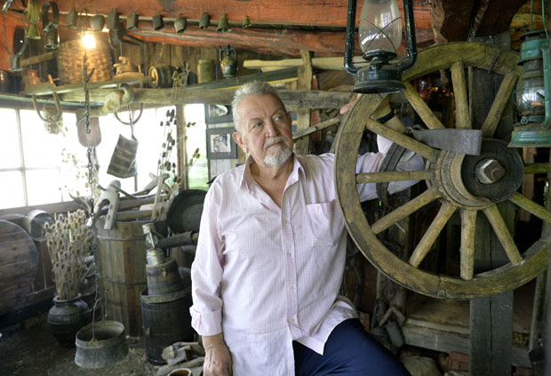 Брвнара тесна за етно-збирку