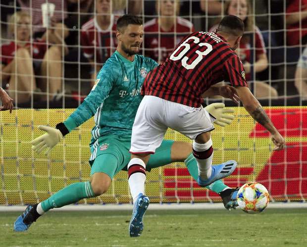 Кутроне отишао, двојица стижу у Милан