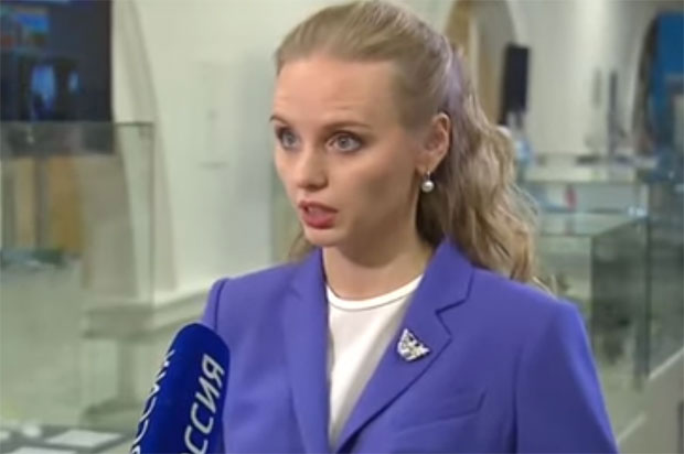 МИСТЕРИОЗНА ПУТИНОВА ЋЕРКА СЕ ПОЈАВИЛА У ЈАВНОСТИ: Ево шта ће урадити са 50 милиона фунти (ВИДЕО)