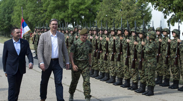 Из Русије стигло десет оклопњака(ФОТО / ВИДЕО)