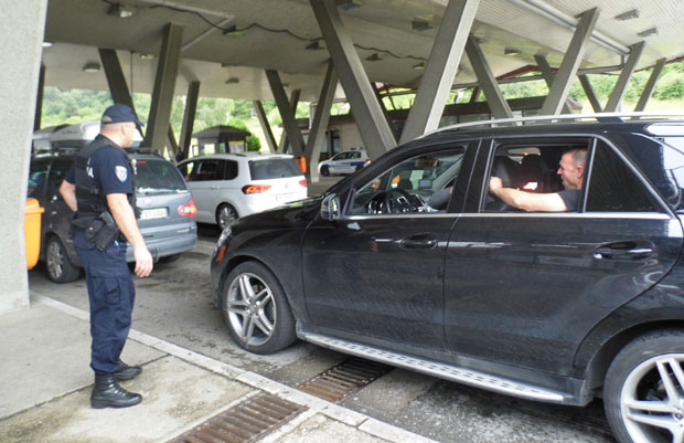 ПОСЛЕ НЕДЕЉНОГ КОЛАПСА: Стање на прелазу Градина се полако нормализује