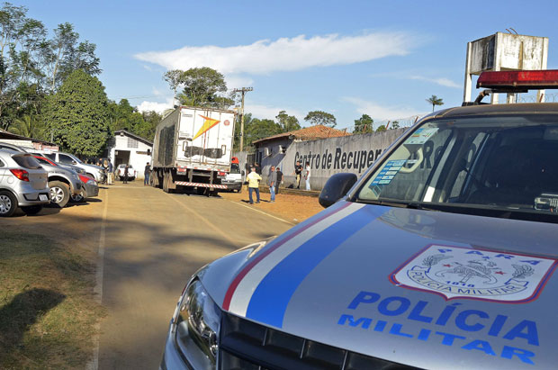 КРВАВА ПОБУНА: У сукобима у затвору погинуло најмање 52 затвореника, 16 одсечених глава (ВИДЕО)