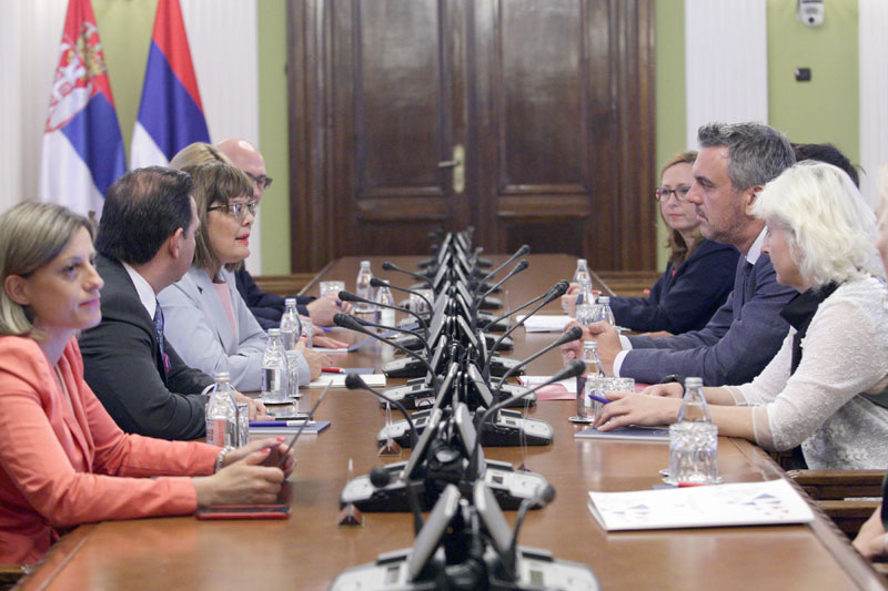 Добрим прописима до јаче економије