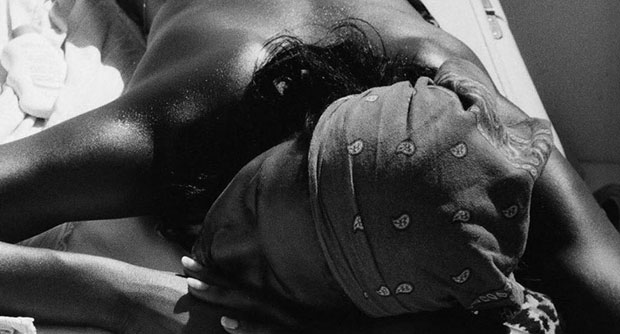 САВРШЕНА ЦРНА ПАНТЕРА: Наоми Кембел позирала само са ланчићем 