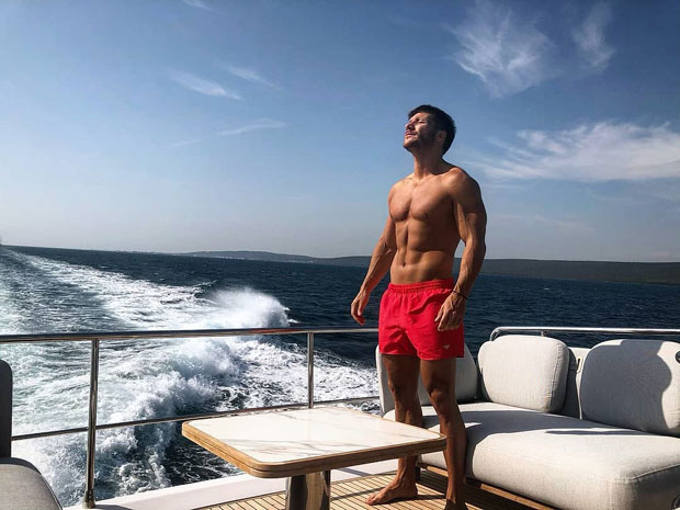 ПРОДУЖЕНИ РОЂЕНДАНСКИ ВИКЕНД: Саша Ковачевић ужива на јахти на Јадрану