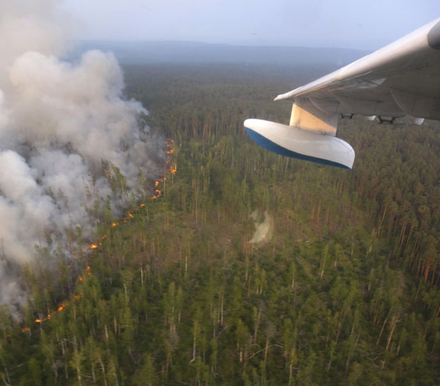 Русија: Министарство одбране се укључује у гашењу пожара