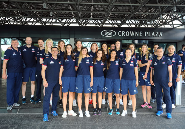 ОДМАХ ПЕЧАТ НА ВИЗУ: Одбојкашице Србије отпутовале у Вроцлав