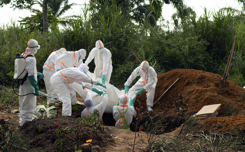Ебола се шири, затварају се границе због смртоносне епидемије 