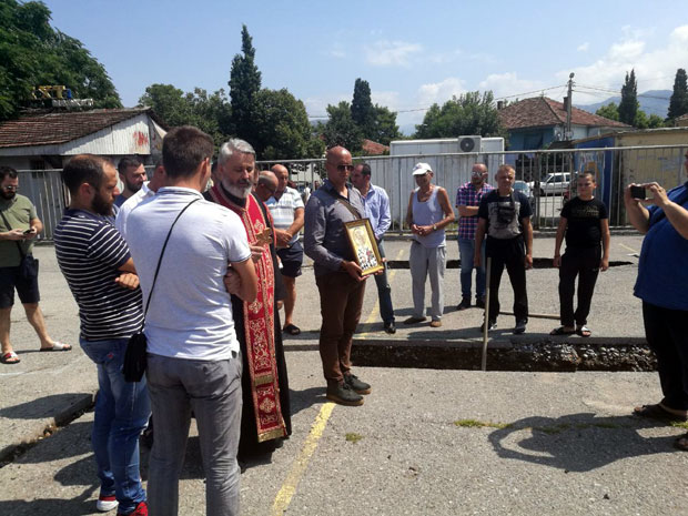 РУГАЊЕ ЖРТВАМА РАТА: Преко костију Подгоричана граде ауто-перионицу уместо храма 