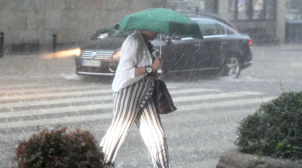 Метеоролози упозоравају на град и олујни ветар, потребан опрез и због врло високог УВ зрачења