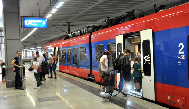 Касни БГ воз, због квара на контактној мрежи, стручне службе на терену