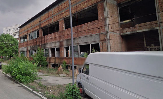 Из свог џепа хоће да плате рушење зграде 