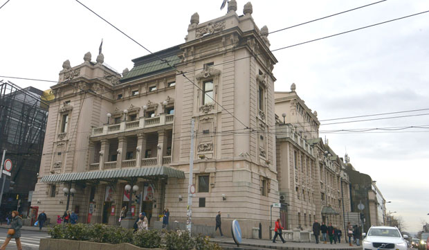 Први пут за 30 година: Осванули нови излози на згради Народног позоришта у Београду 