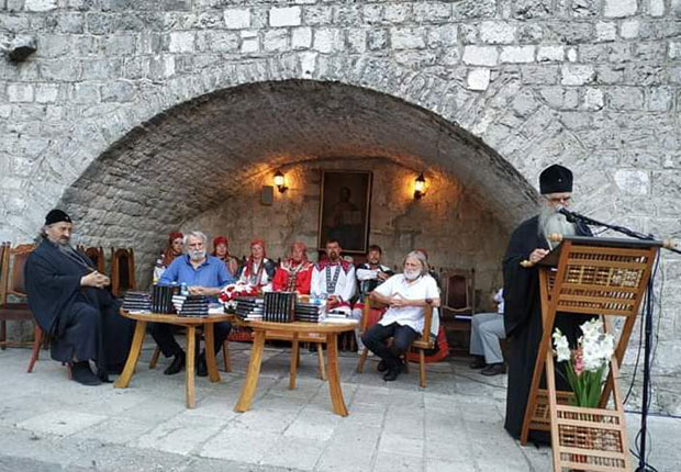 СНАГА ВЕРЕ И ЈЕЗИКА: Почела манифестација Трг од ћирилице