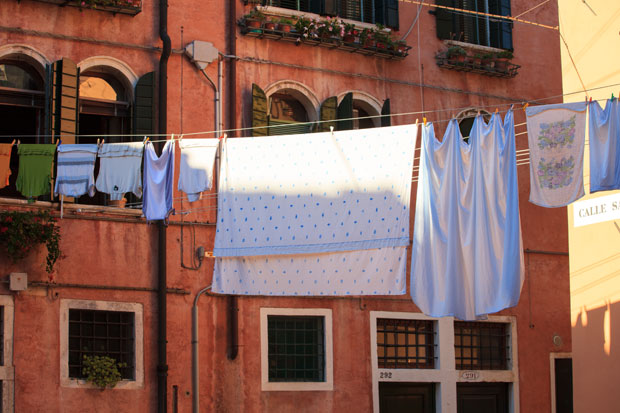 ДАЛМАЦИЈА: Уводи се забрана сушења веша на тирамолима?