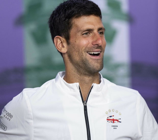 ПАПАРАЦИ ОПСЕДАЈУ НОВАКА У МАРБЕЉИ: Тенисер са Јеленом и децом ужива на плажи