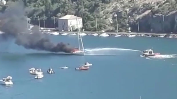 Запалила се једрилица код Дубровника (ВИДЕО)