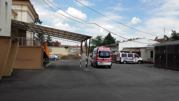 ГРЕШКА ЛЕКАРА ХИТНЕ СЛУЖБЕ: Баку прогласио мртвом, а она оживела пред погребницима